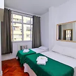 Studio muito economico para 3 pessoas com vista lateral para o mar!