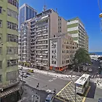 Studio muito economico para 3 pessoas com vista lateral para o mar!